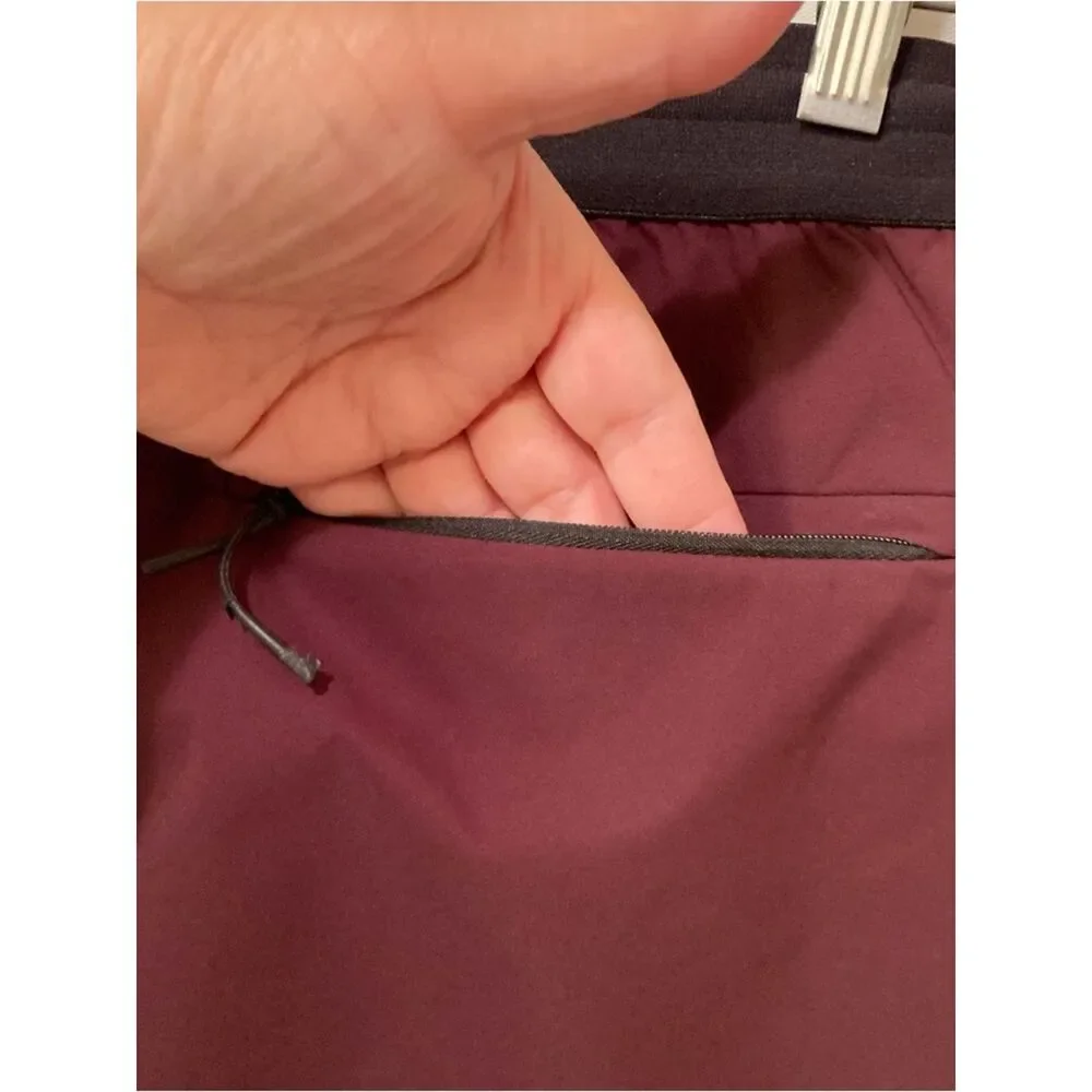Banana Republic BR Sport Men's Casual Elastic Waist Shorts in Burgundy Size L